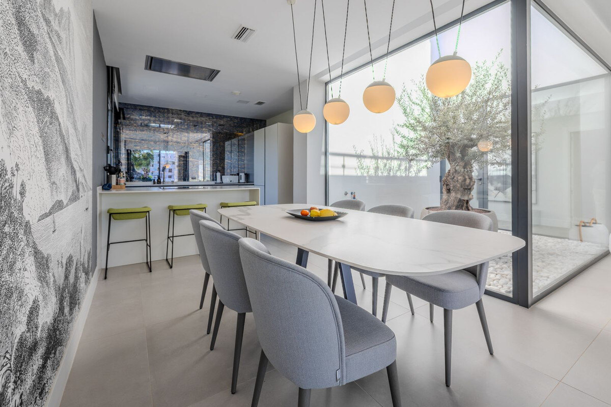 FOR SALE 🏡 Modern Four-Bedroom Villa with Infinity Pool and Sea Views – La Resina Golf, Estepona 🇪🇸