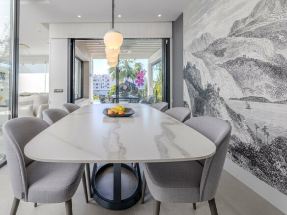 FOR SALE 🏡 Modern Four-Bedroom Villa with Infinity Pool and Sea Views – La Resina Golf, Estepona 🇪🇸