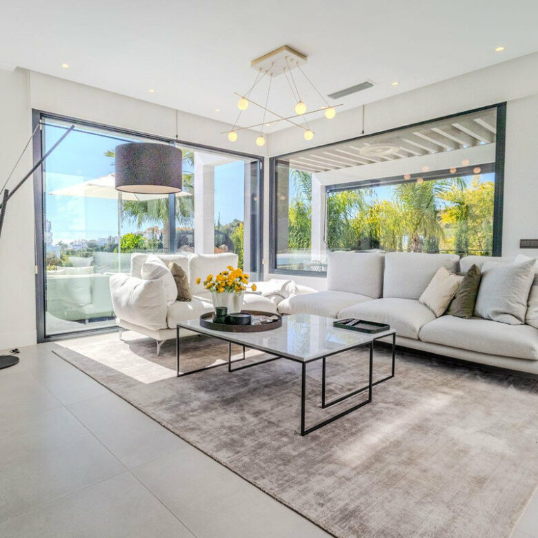 FOR SALE 🏡 Modern Four-Bedroom Villa with Infinity Pool and Sea Views – La Resina Golf, Estepona 🇪🇸