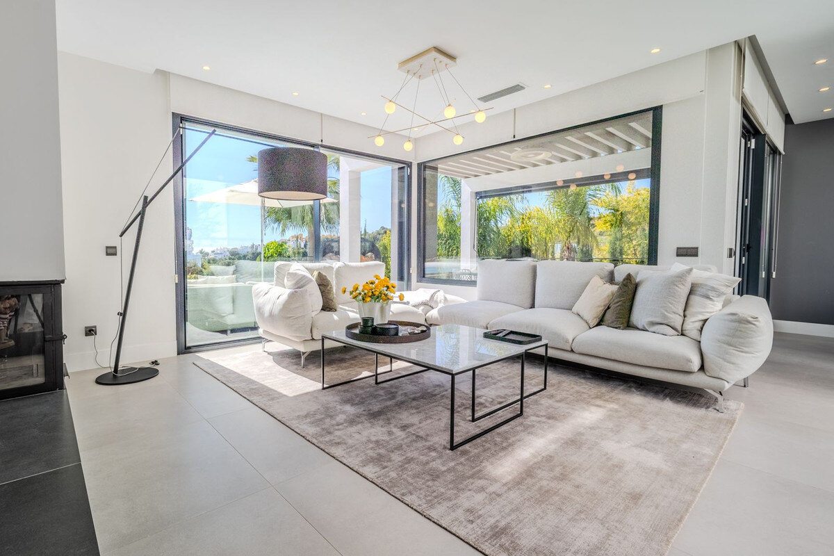 FOR SALE 🏡 Modern Four-Bedroom Villa with Infinity Pool and Sea Views – La Resina Golf, Estepona 🇪🇸