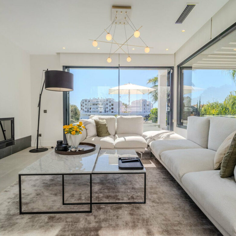 FOR SALE 🏡 Modern Four-Bedroom Villa with Infinity Pool and Sea Views – La Resina Golf, Estepona 🇪🇸