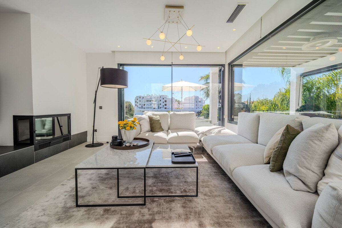 FOR SALE 🏡 Modern Four-Bedroom Villa with Infinity Pool and Sea Views – La Resina Golf, Estepona 🇪🇸