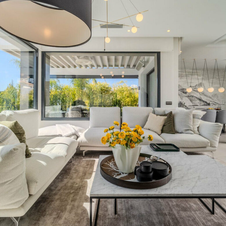 FOR SALE 🏡 Modern Four-Bedroom Villa with Infinity Pool and Sea Views – La Resina Golf, Estepona 🇪🇸