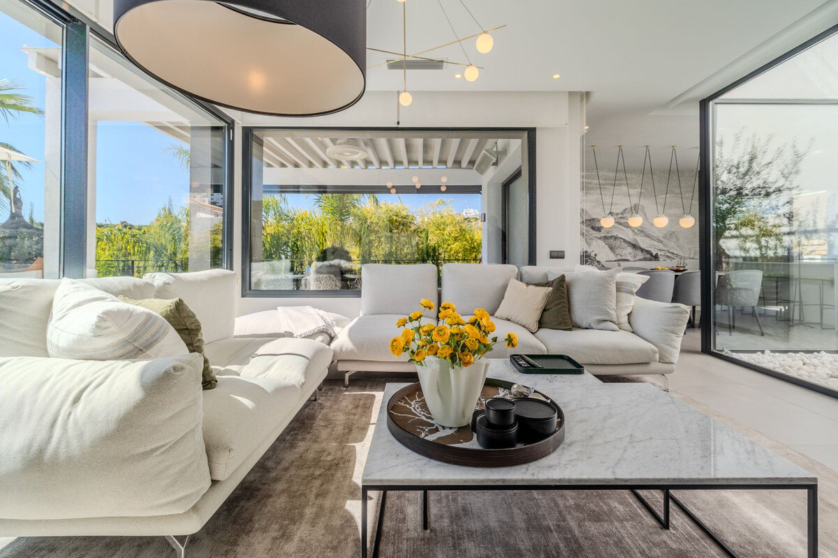 FOR SALE 🏡 Modern Four-Bedroom Villa with Infinity Pool and Sea Views – La Resina Golf, Estepona 🇪🇸