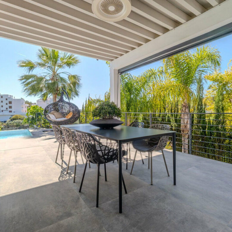 FOR SALE 🏡 Modern Four-Bedroom Villa with Infinity Pool and Sea Views – La Resina Golf, Estepona 🇪🇸