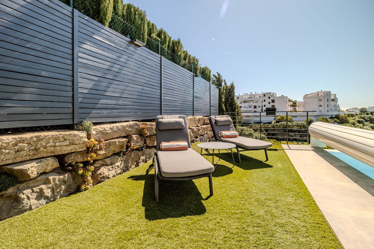 FOR SALE 🏡 Modern Four-Bedroom Villa with Infinity Pool and Sea Views – La Resina Golf, Estepona 🇪🇸