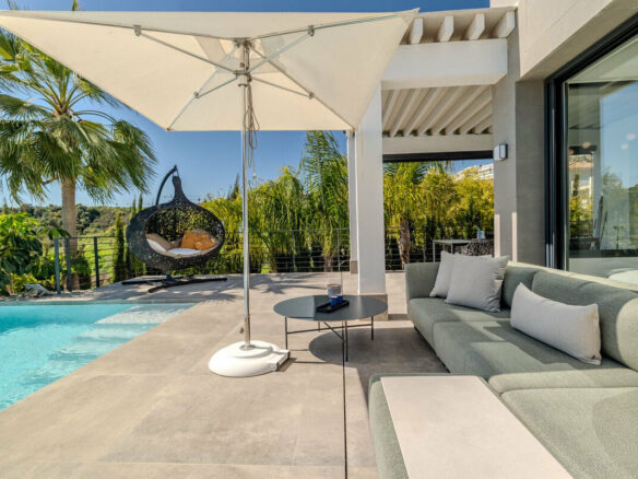 FOR SALE 🏡 Modern Four-Bedroom Villa with Infinity Pool and Sea Views – La Resina Golf, Estepona 🇪🇸