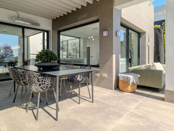 FOR SALE 🏡 Modern Four-Bedroom Villa with Infinity Pool and Sea Views – La Resina Golf, Estepona 🇪🇸