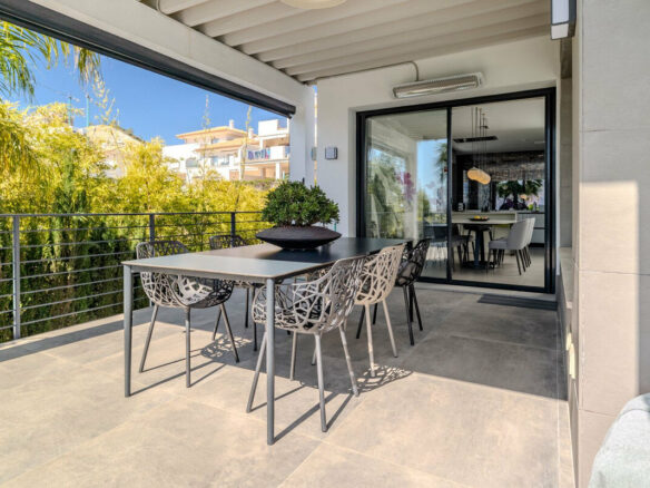 FOR SALE 🏡 Modern Four-Bedroom Villa with Infinity Pool and Sea Views – La Resina Golf, Estepona 🇪🇸