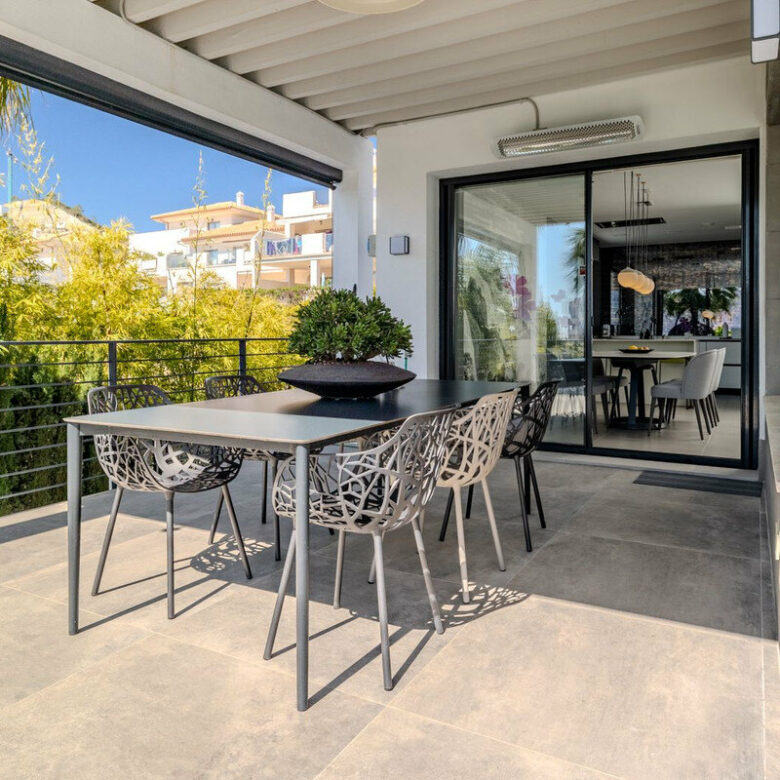 FOR SALE 🏡 Modern Four-Bedroom Villa with Infinity Pool and Sea Views – La Resina Golf, Estepona 🇪🇸