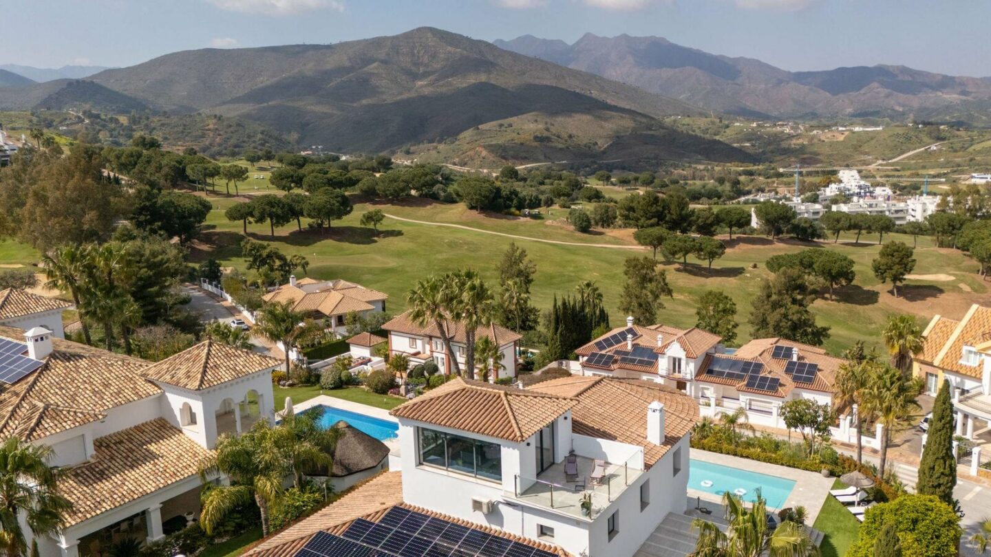 FOR SALE 🏡 Renovated Four-Bedroom Villa with Pool, Gym and Mountain Views – La Cala Golf, Mijas 🇪🇸