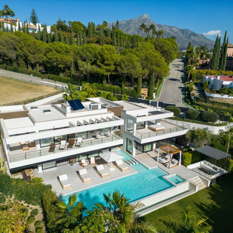 FOR SALE 🏡 Contemporary Six-Suite Villa with Cinema, Gym and Spa – La Cerquilla, Nueva Andalucía, Marbella 🇪🇸