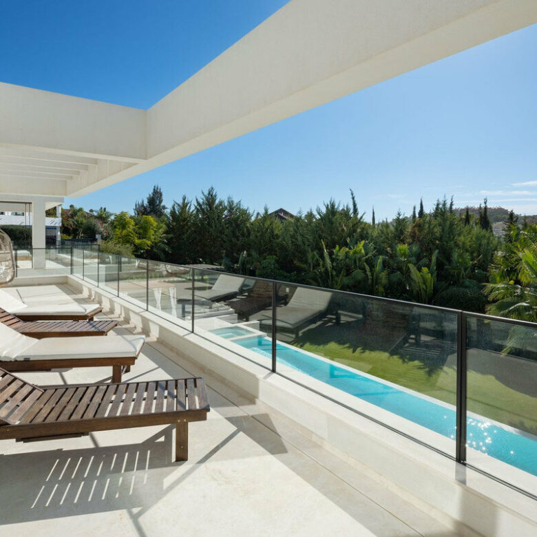 FOR SALE 🏡 Contemporary Six-Suite Villa with Cinema, Gym and Spa – La Cerquilla, Nueva Andalucía, Marbella 🇪🇸