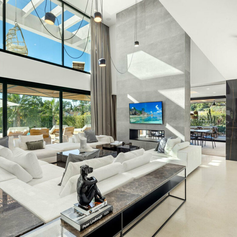 FOR SALE 🏡 Contemporary Six-Suite Villa with Cinema, Gym and Spa – La Cerquilla, Nueva Andalucía, Marbella 🇪🇸
