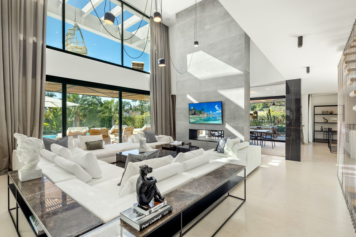 FOR SALE 🏡 Contemporary Six-Suite Villa with Cinema, Gym and Spa – La Cerquilla, Nueva Andalucía, Marbella 🇪🇸