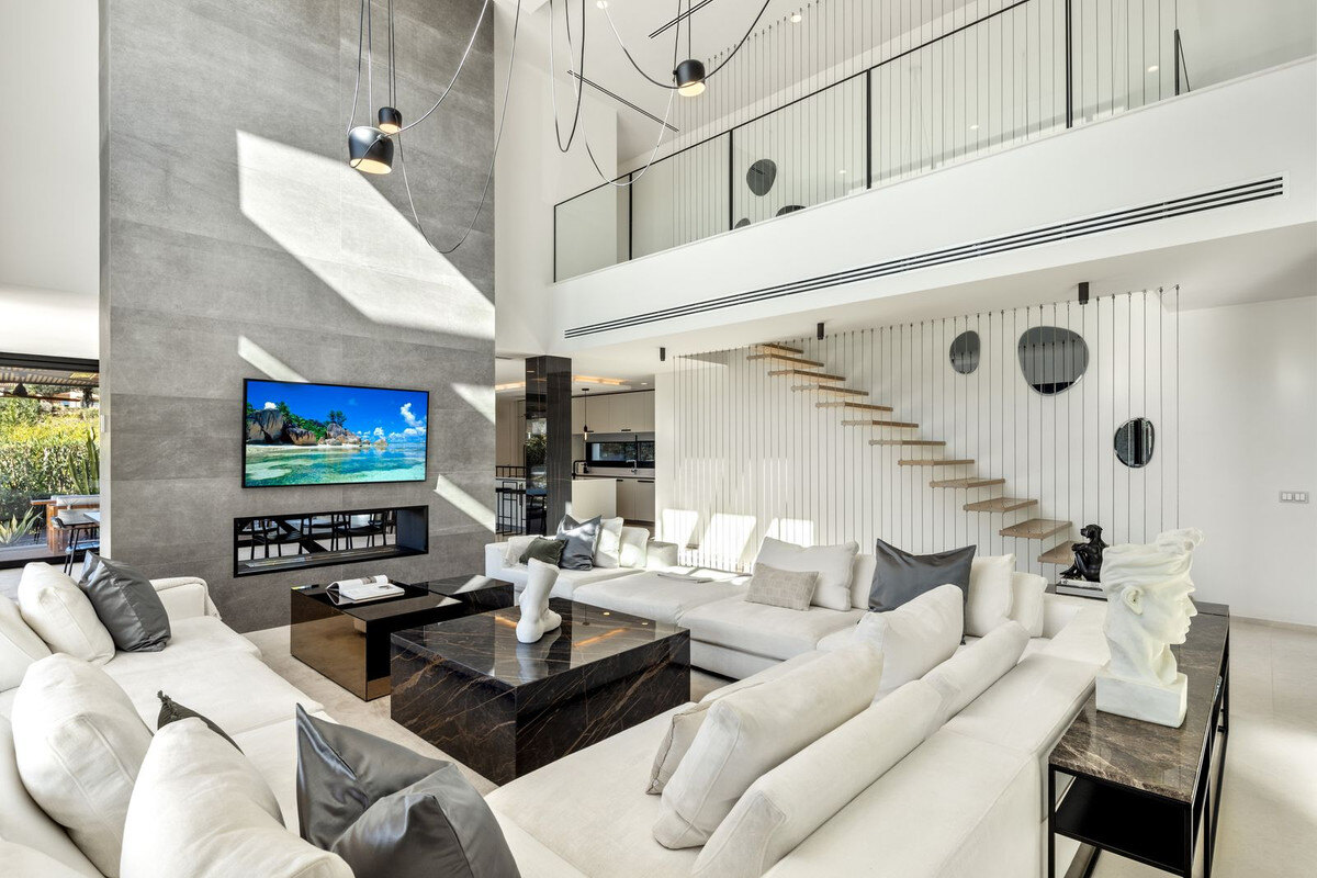 FOR SALE 🏡 Contemporary Six-Suite Villa with Cinema, Gym and Spa – La Cerquilla, Nueva Andalucía, Marbella 🇪🇸