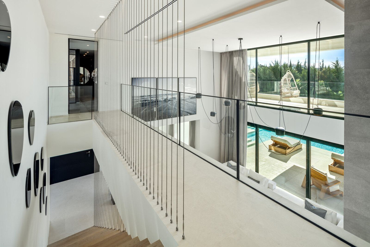 FOR SALE 🏡 Contemporary Six-Suite Villa with Cinema, Gym and Spa – La Cerquilla, Nueva Andalucía, Marbella 🇪🇸