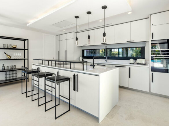 FOR SALE 🏡 Contemporary Six-Suite Villa with Cinema, Gym and Spa – La Cerquilla, Nueva Andalucía, Marbella 🇪🇸