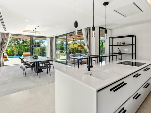 FOR SALE 🏡 Contemporary Six-Suite Villa with Cinema, Gym and Spa – La Cerquilla, Nueva Andalucía, Marbella 🇪🇸