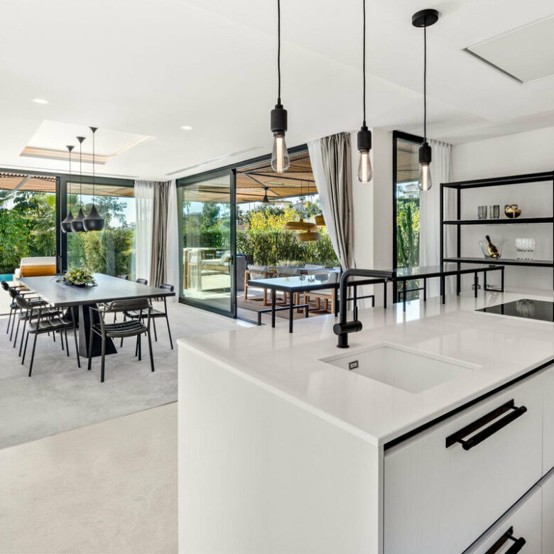 FOR SALE 🏡 Contemporary Six-Suite Villa with Cinema, Gym and Spa – La Cerquilla, Nueva Andalucía, Marbella 🇪🇸
