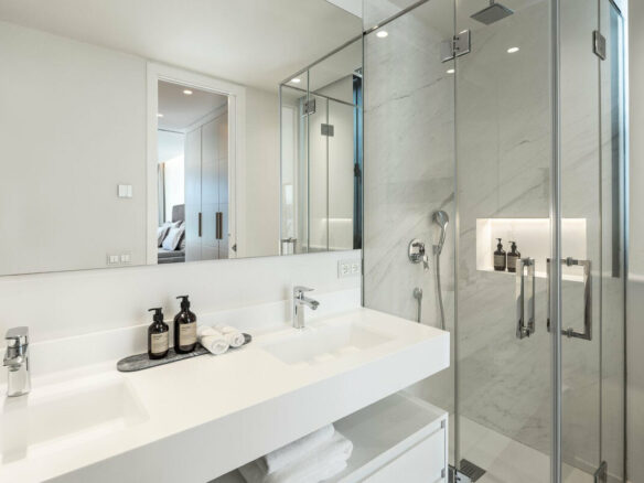 FOR SALE 🏡 Contemporary Six-Suite Villa with Cinema, Gym and Spa – La Cerquilla, Nueva Andalucía, Marbella 🇪🇸