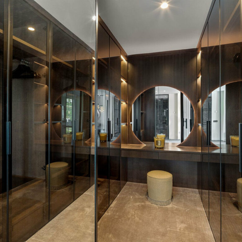 FOR SALE 🏡 Contemporary Six-Suite Villa with Cinema, Gym and Spa – La Cerquilla, Nueva Andalucía, Marbella 🇪🇸