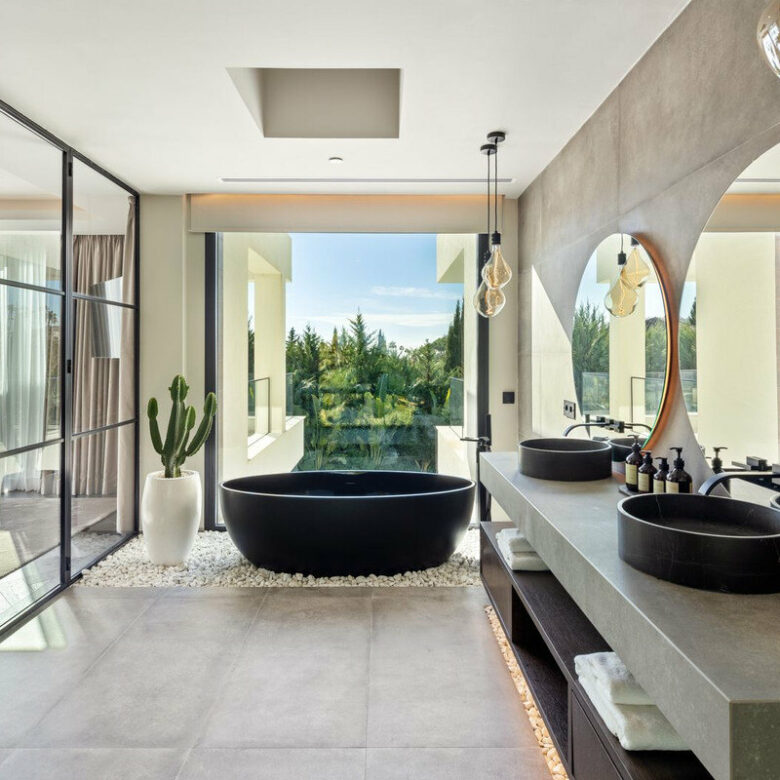 FOR SALE 🏡 Contemporary Six-Suite Villa with Cinema, Gym and Spa – La Cerquilla, Nueva Andalucía, Marbella 🇪🇸