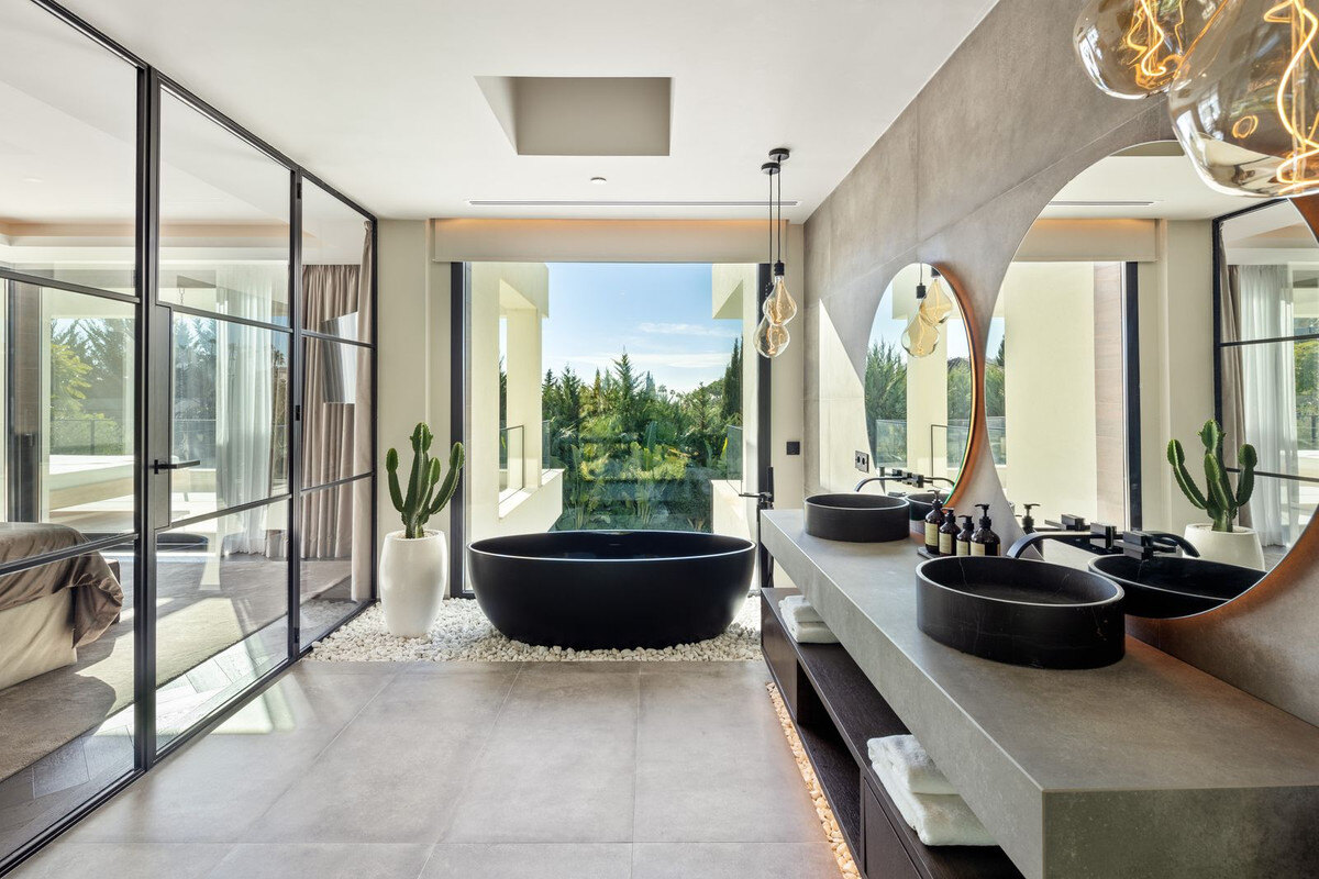 FOR SALE 🏡 Contemporary Six-Suite Villa with Cinema, Gym and Spa – La Cerquilla, Nueva Andalucía, Marbella 🇪🇸