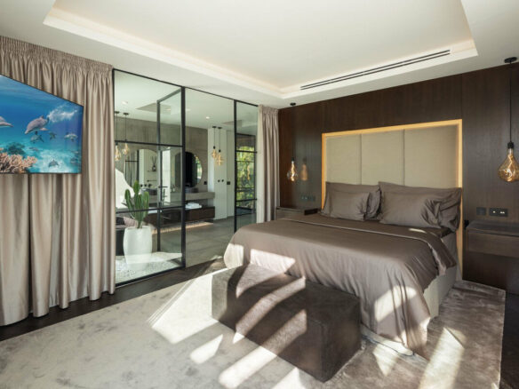FOR SALE 🏡 Contemporary Six-Suite Villa with Cinema, Gym and Spa – La Cerquilla, Nueva Andalucía, Marbella 🇪🇸