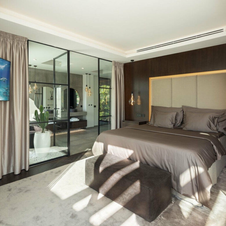 FOR SALE 🏡 Contemporary Six-Suite Villa with Cinema, Gym and Spa – La Cerquilla, Nueva Andalucía, Marbella 🇪🇸