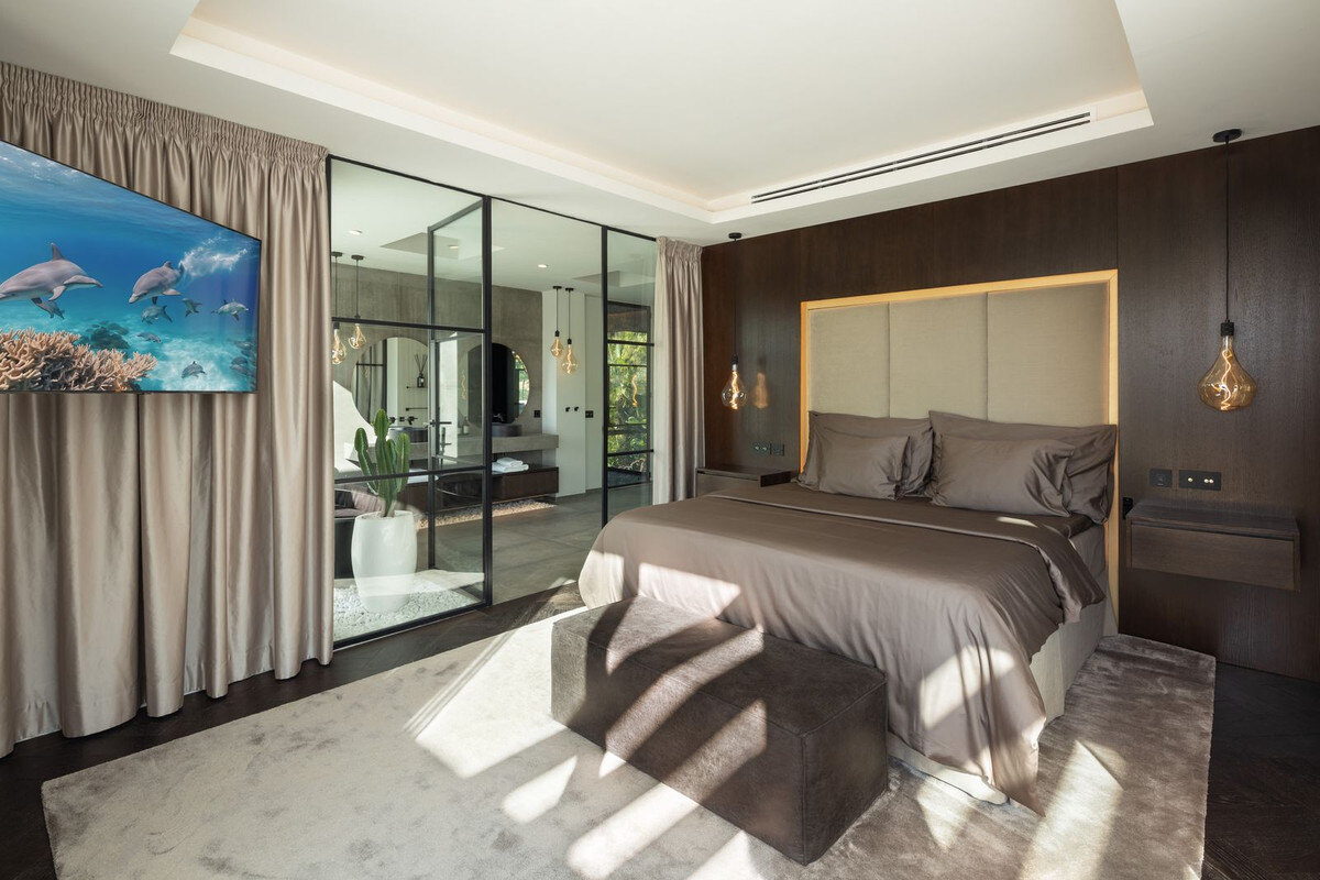 FOR SALE 🏡 Contemporary Six-Suite Villa with Cinema, Gym and Spa – La Cerquilla, Nueva Andalucía, Marbella 🇪🇸