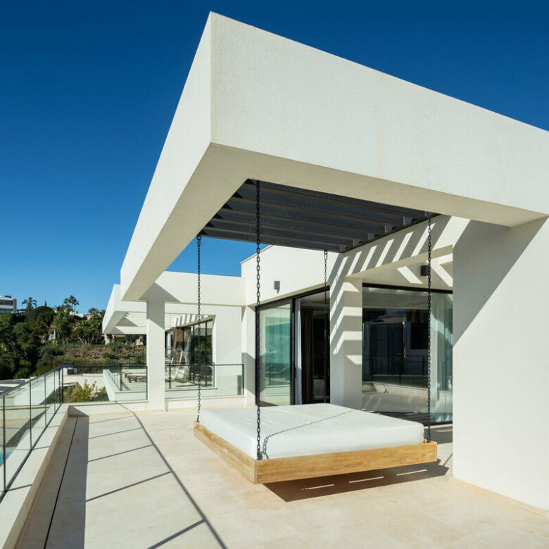FOR SALE 🏡 Contemporary Six-Suite Villa with Cinema, Gym and Spa – La Cerquilla, Nueva Andalucía, Marbella 🇪🇸