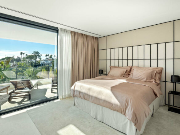 FOR SALE 🏡 Contemporary Six-Suite Villa with Cinema, Gym and Spa – La Cerquilla, Nueva Andalucía, Marbella 🇪🇸
