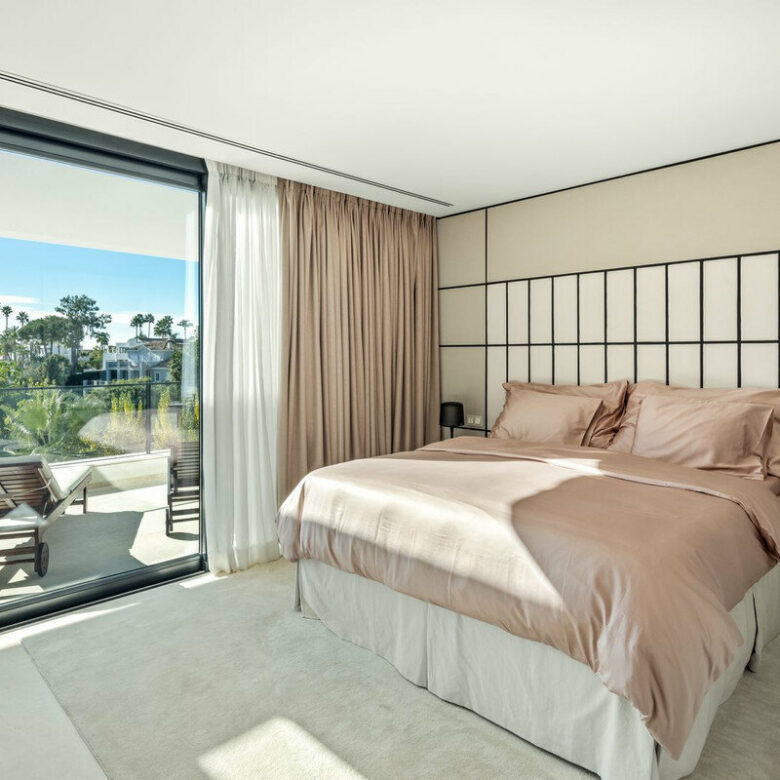 FOR SALE 🏡 Contemporary Six-Suite Villa with Cinema, Gym and Spa – La Cerquilla, Nueva Andalucía, Marbella 🇪🇸