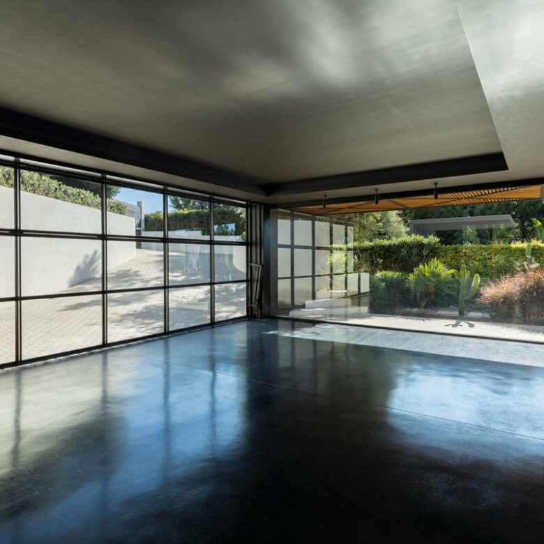 FOR SALE 🏡 Contemporary Six-Suite Villa with Cinema, Gym and Spa – La Cerquilla, Nueva Andalucía, Marbella 🇪🇸
