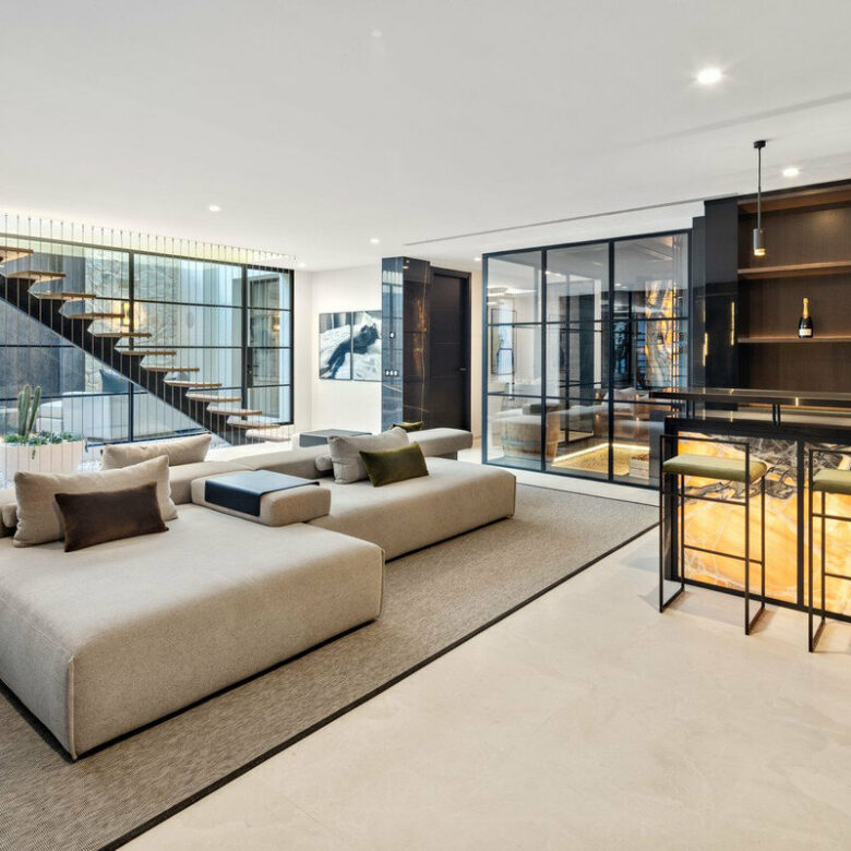 FOR SALE 🏡 Contemporary Six-Suite Villa with Cinema, Gym and Spa – La Cerquilla, Nueva Andalucía, Marbella 🇪🇸