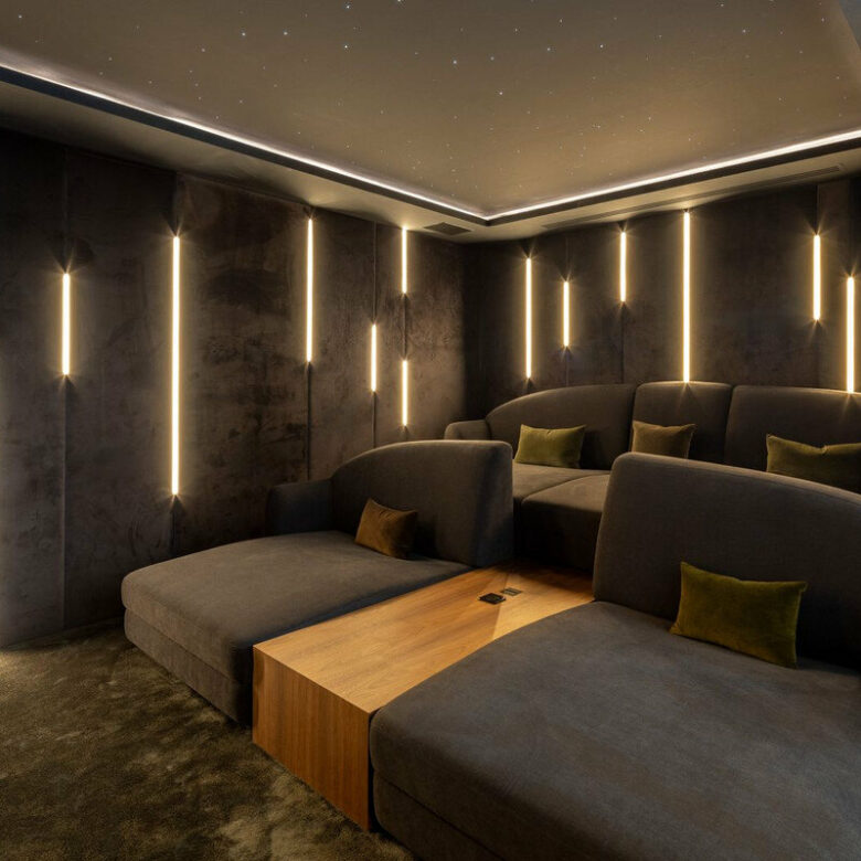 FOR SALE 🏡 Contemporary Six-Suite Villa with Cinema, Gym and Spa – La Cerquilla, Nueva Andalucía, Marbella 🇪🇸