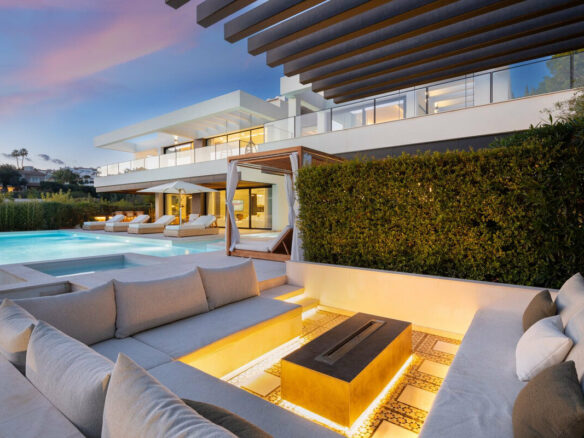 FOR SALE 🏡 Contemporary Six-Suite Villa with Cinema, Gym and Spa – La Cerquilla, Nueva Andalucía, Marbella 🇪🇸