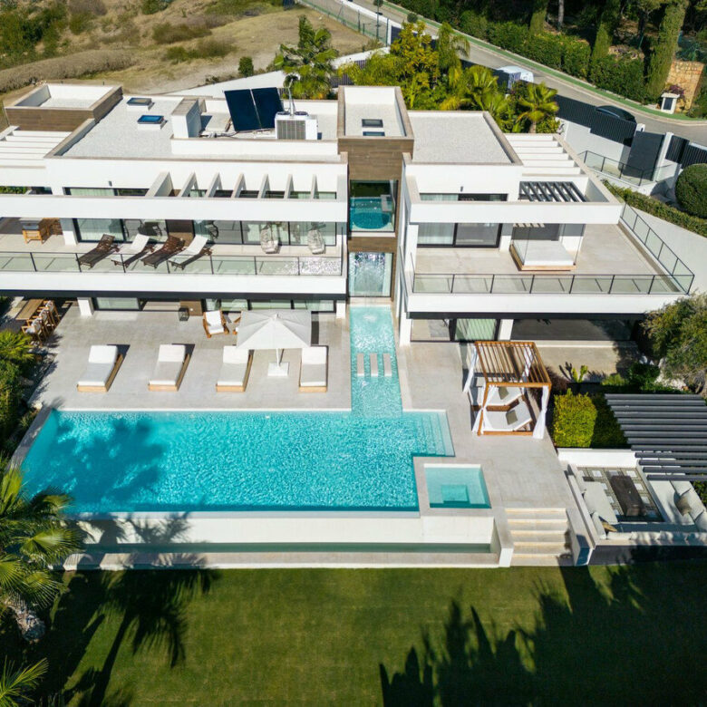 FOR SALE 🏡 Contemporary Six-Suite Villa with Cinema, Gym and Spa – La Cerquilla, Nueva Andalucía, Marbella 🇪🇸