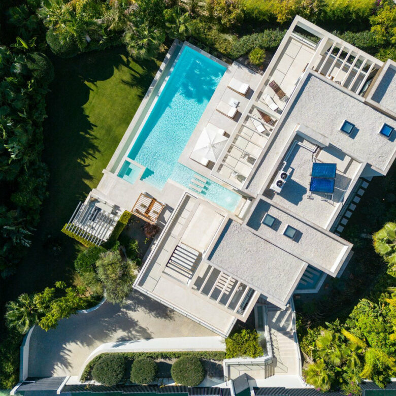 FOR SALE 🏡 Contemporary Six-Suite Villa with Cinema, Gym and Spa – La Cerquilla, Nueva Andalucía, Marbella 🇪🇸