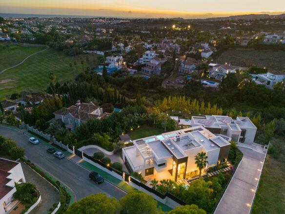FOR SALE 🏡 Contemporary Six-Suite Villa with Cinema, Gym and Spa – La Cerquilla, Nueva Andalucía, Marbella 🇪🇸