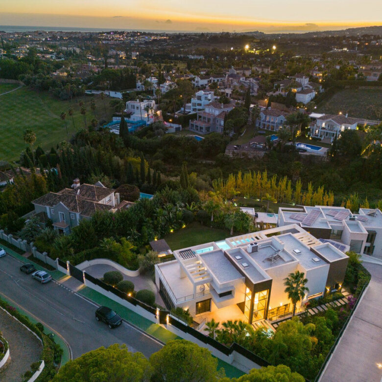 FOR SALE 🏡 Contemporary Six-Suite Villa with Cinema, Gym and Spa – La Cerquilla, Nueva Andalucía, Marbella 🇪🇸