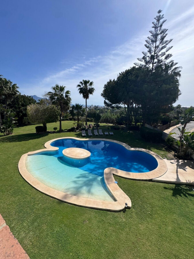 FOR SALE 🏡 Private Four-Bedroom Villa with Sea Views on a Flat Plot – Monte Biarritz, Estepona 🇪🇸