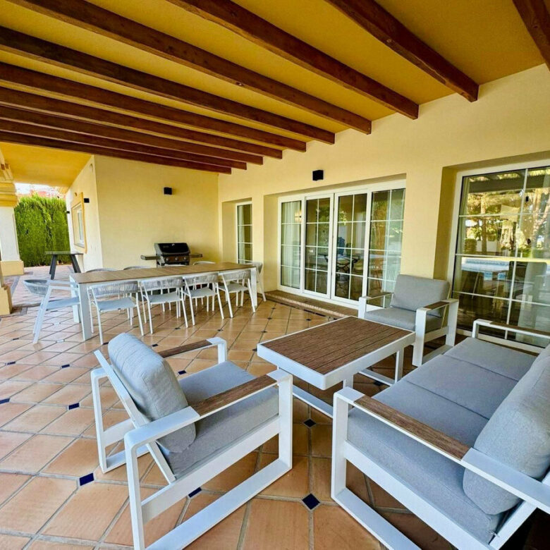 FOR SALE 🏡 Private Four-Bedroom Villa with Sea Views on a Flat Plot – Monte Biarritz, Estepona 🇪🇸