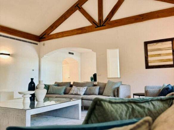 FOR SALE 🏡 Private Four-Bedroom Villa with Sea Views on a Flat Plot – Monte Biarritz, Estepona 🇪🇸