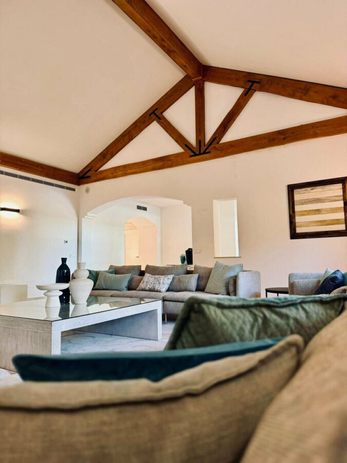 FOR SALE 🏡 Private Four-Bedroom Villa with Sea Views on a Flat Plot – Monte Biarritz, Estepona 🇪🇸