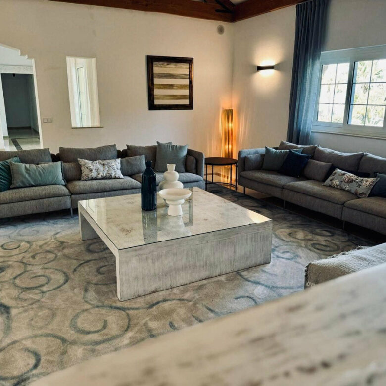 FOR SALE 🏡 Private Four-Bedroom Villa with Sea Views on a Flat Plot – Monte Biarritz, Estepona 🇪🇸
