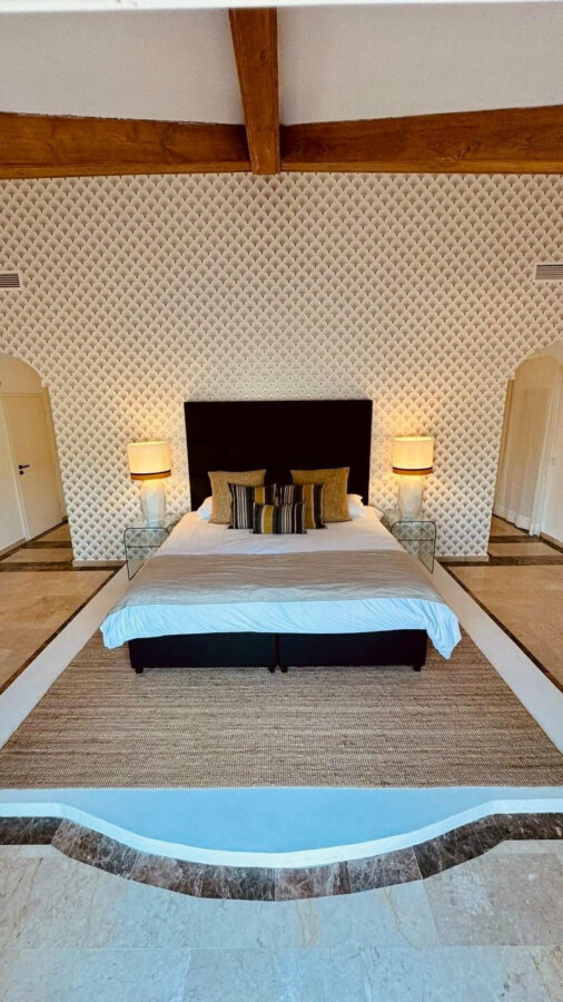 FOR SALE 🏡 Private Four-Bedroom Villa with Sea Views on a Flat Plot – Monte Biarritz, Estepona 🇪🇸