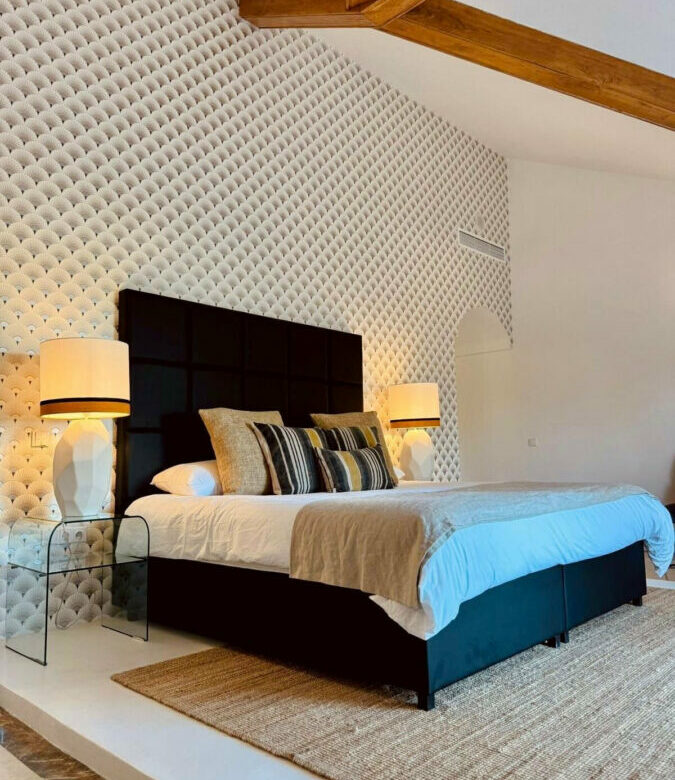 FOR SALE 🏡 Private Four-Bedroom Villa with Sea Views on a Flat Plot – Monte Biarritz, Estepona 🇪🇸