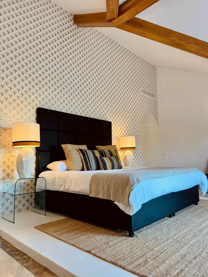 FOR SALE 🏡 Private Four-Bedroom Villa with Sea Views on a Flat Plot – Monte Biarritz, Estepona 🇪🇸